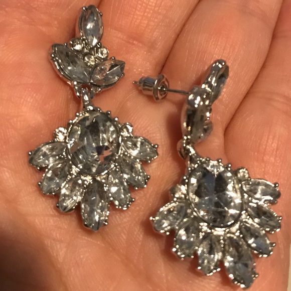 NEW!💙💎ABSOLUTELY LOVELY SPARKLE EARRING💎💙BLING - Picture 4 of 8